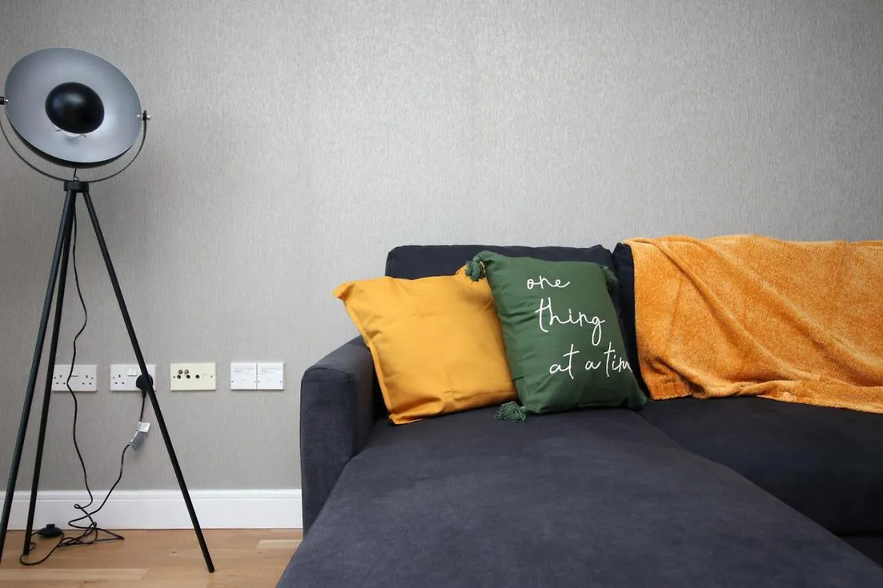The View - Long Stay Offer - Modern Central Apartment And Parking By Cto Serviced Apartments Cardiff 0*,
