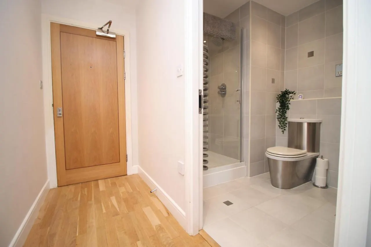 The View - Long Stay Offer - Modern Central Apartment And Parking By Cto Serviced Apartments Cardiff 0*,
